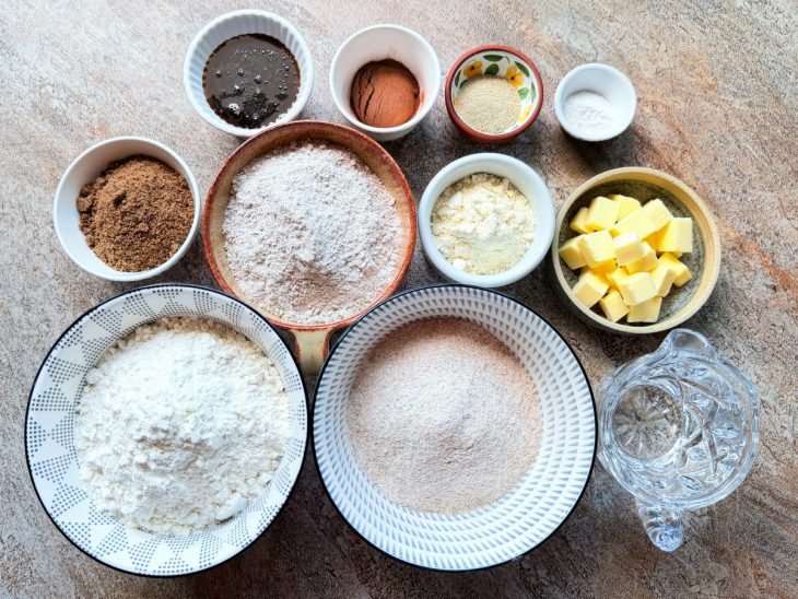 Ingredientes reunidos na bancada.