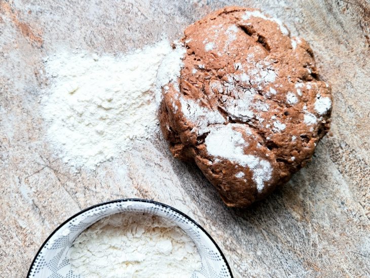 Massa transferida para a bancada.