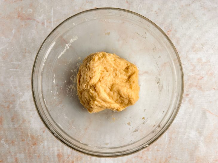 Sal adicionado na massa.