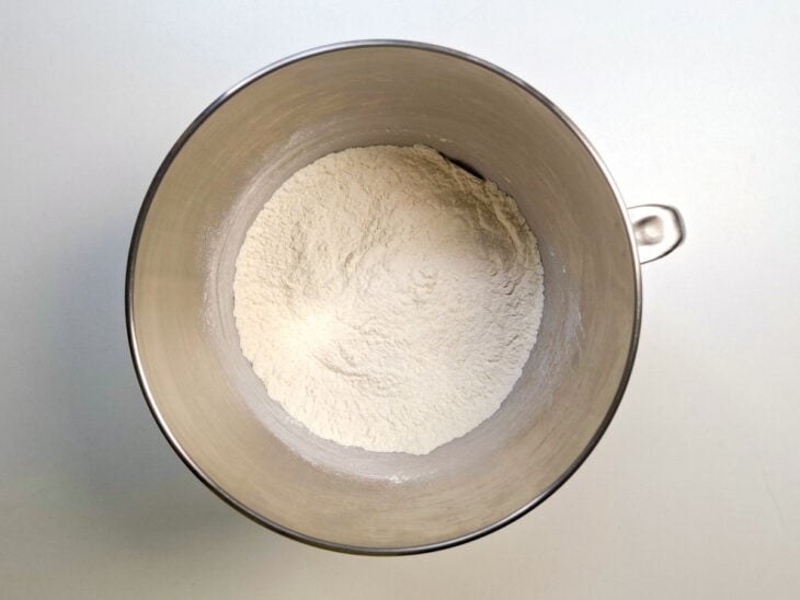 Ingredientes secos na tigela.