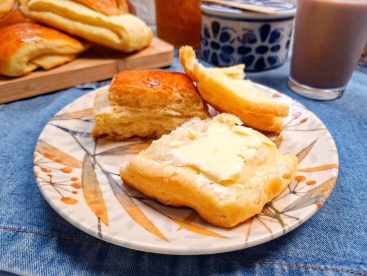 Pão carteira servido.