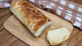 Pão caseiro com queijo