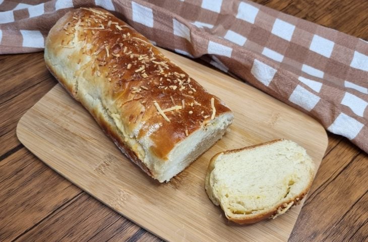 Pão caseiro com queijo