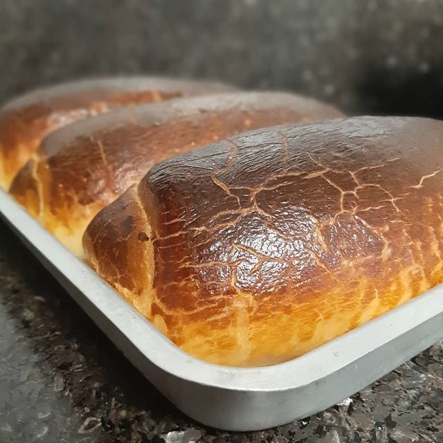 Pão caseiro craquelado