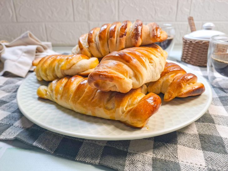 Pães assados, saídos do forno.
