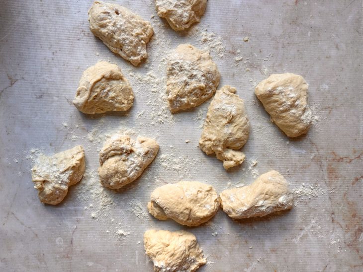 Porções da massa divididas.