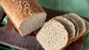 Pão caseiro integral com aveia