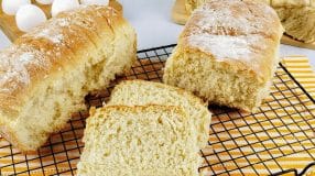 Pão caseiro simples e rápido com água
