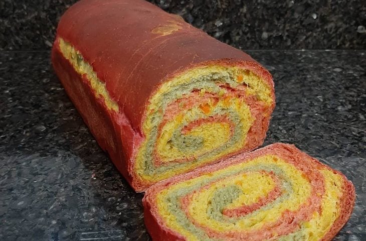 Pão colorido