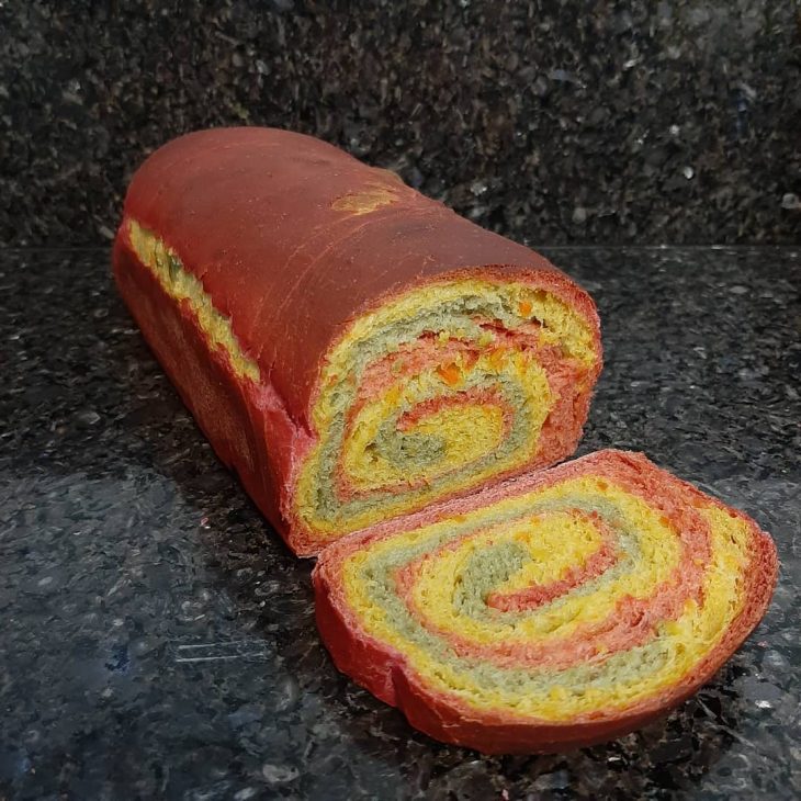 Pão colorido