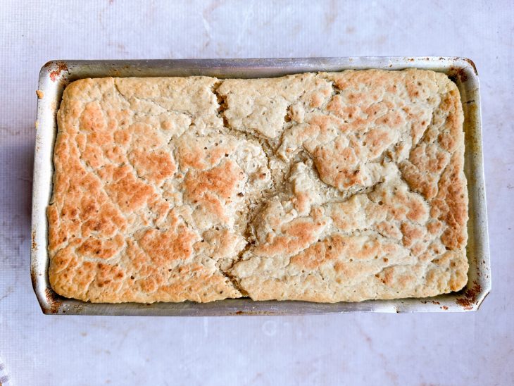 Pão com farinha e aveia assado.