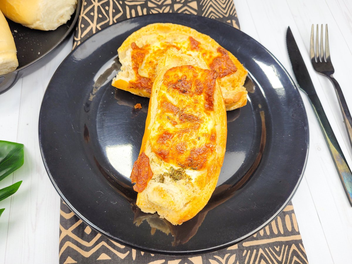 Pão com ovo e queijo na airfryer