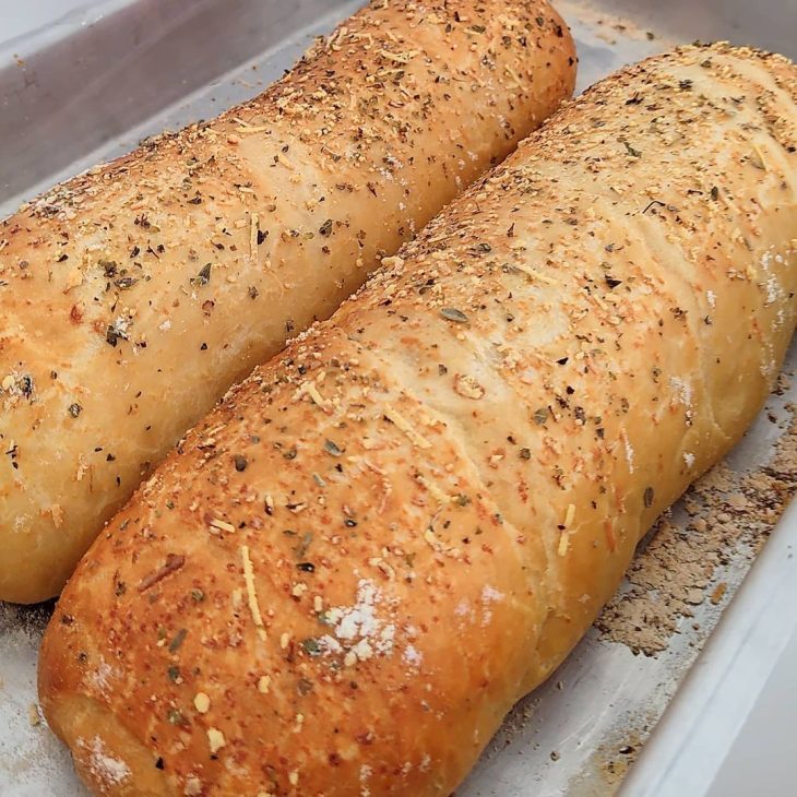 Pão com parmesão e orégano