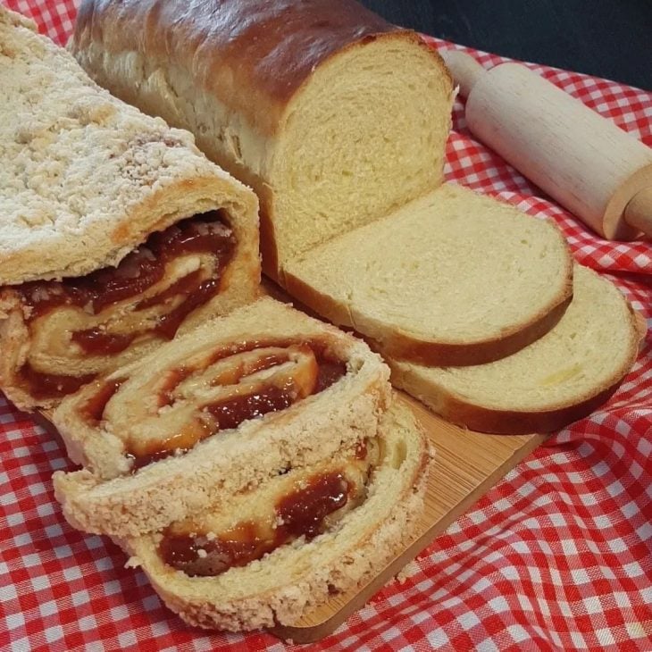 Pão cuca enrolado