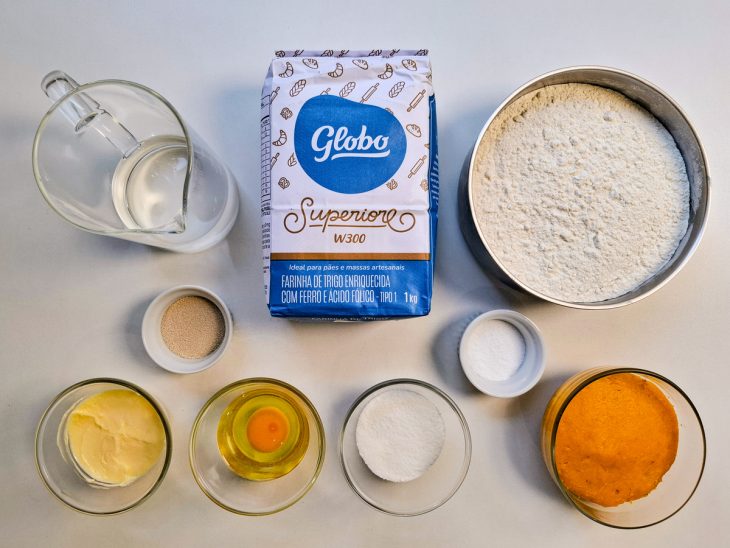ingredientes para preparar pão de abóbora cabotiá.