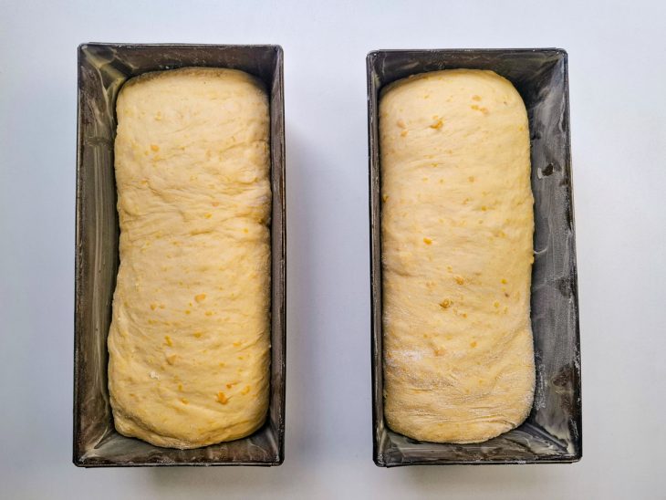 massa de pão de abóbora porcionados em forma de bolo inglês.