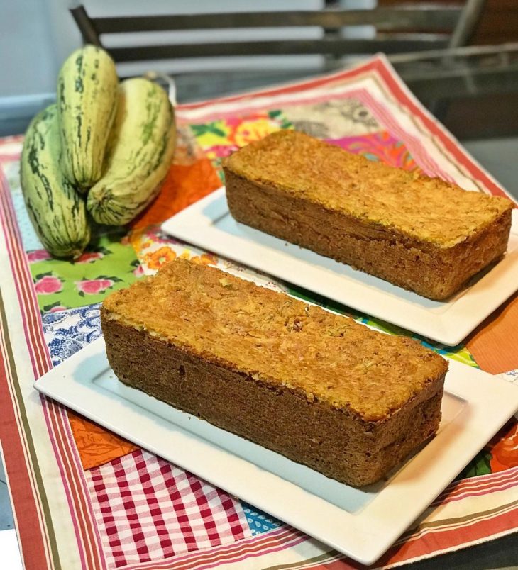 Pão de abobrinha com calabresa e queijo
