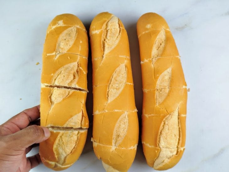 Baguetes cortadas.