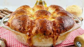Pão de alho caseiro no forno