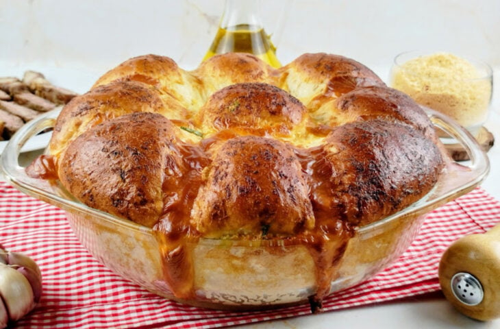 Pão de alho caseiro no forno