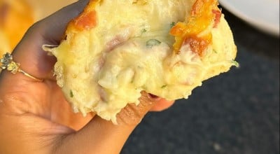 Pão de alho cremoso com bacon