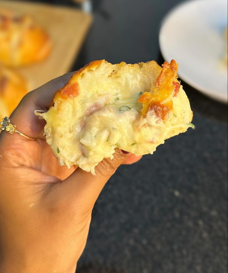 Pão de alho cremoso com bacon