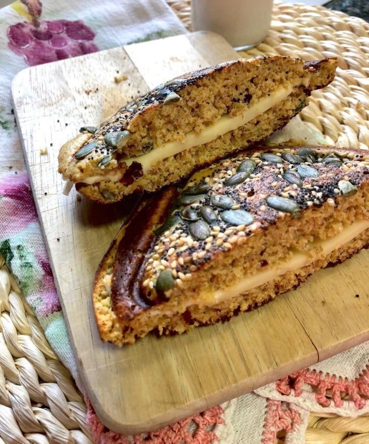 Pão de amêndoas e linhaça