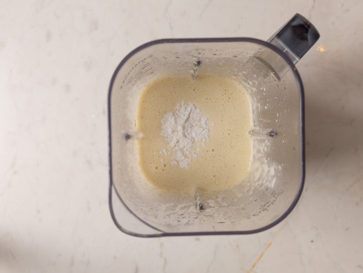 Fermento adicionado no copo do liquidificador.