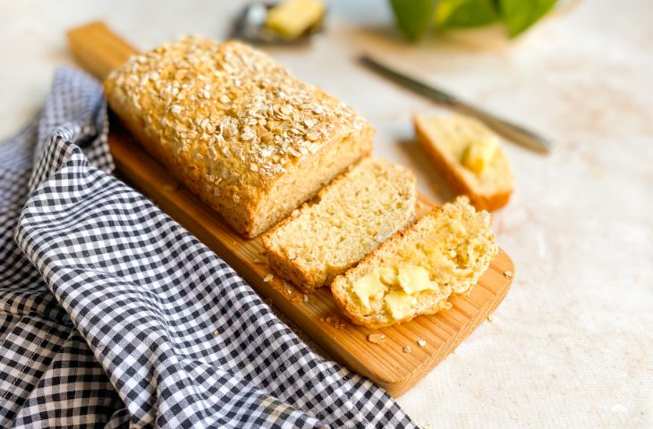 Pão de aveia e iogurte