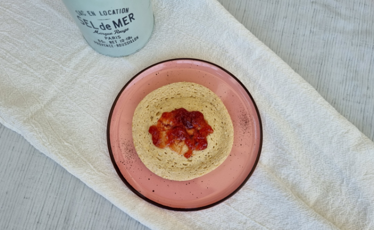 Pão de aveia e iogurte de micro-ondas