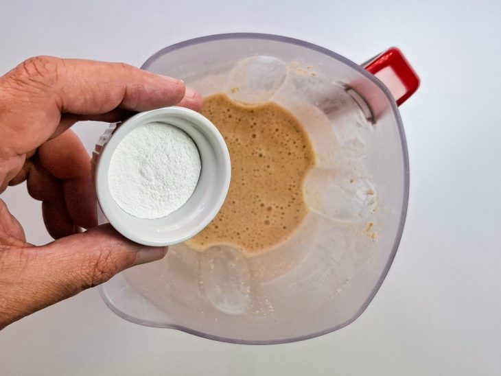 Fermento para adicionar no copo do liquidificador.