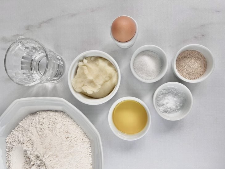 Ingredientes para o pão de batata.