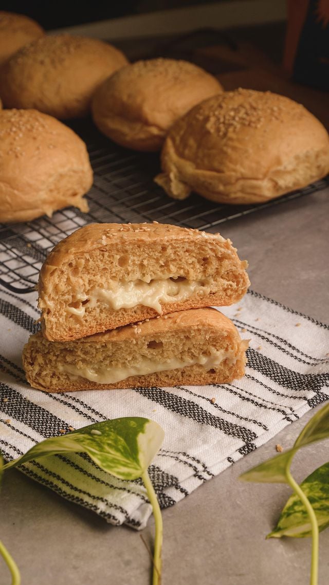 Pão de batata com queijo vegano