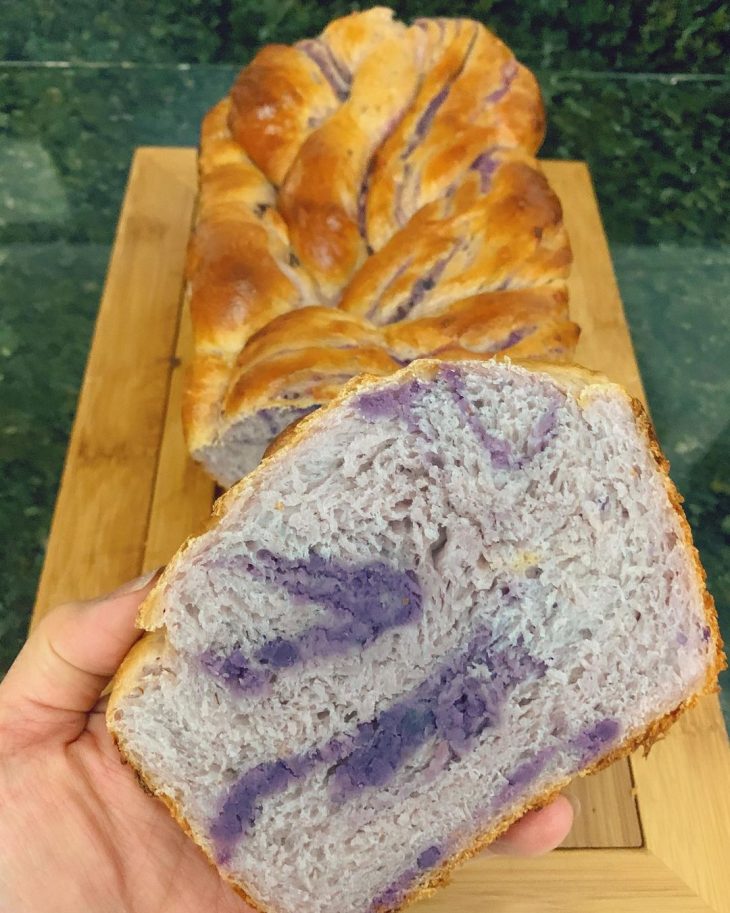 Pão de batata-doce roxa marmorizado