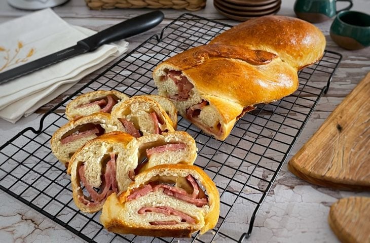 Pão de calabresa com queijo