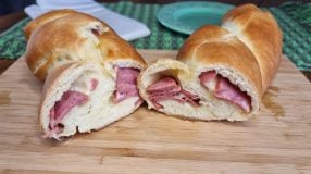 Pão de calabresa com queijo