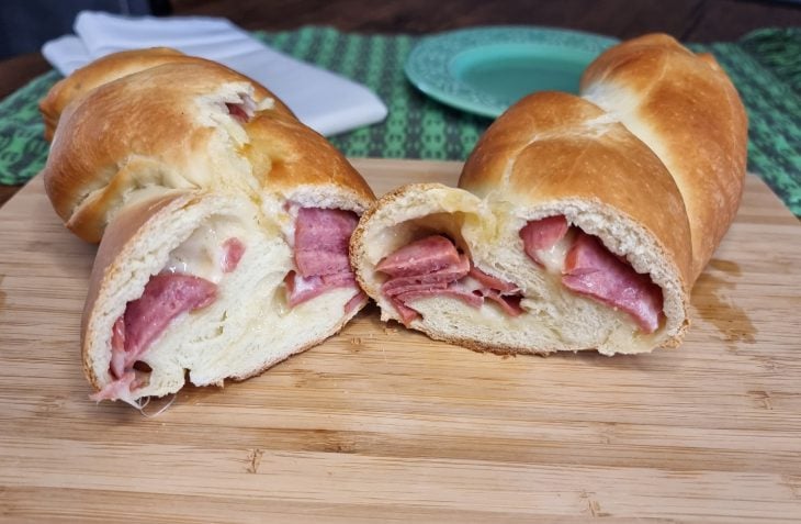 Pão de calabresa com queijo