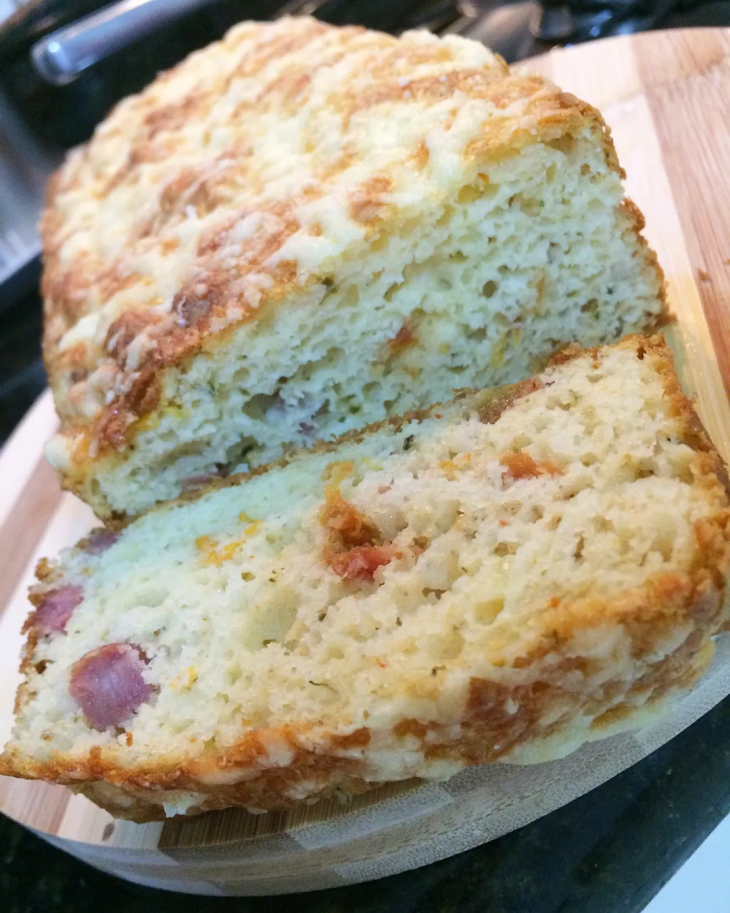 Pão de calabresa com tomate seco