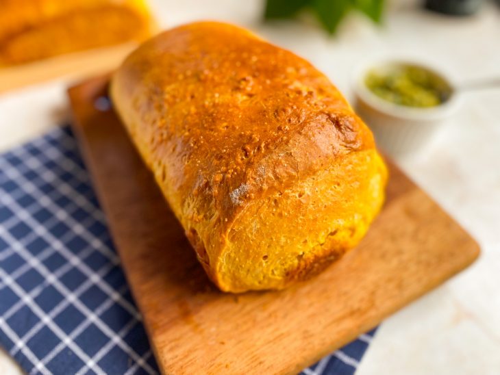 Pão de cenoura servido.