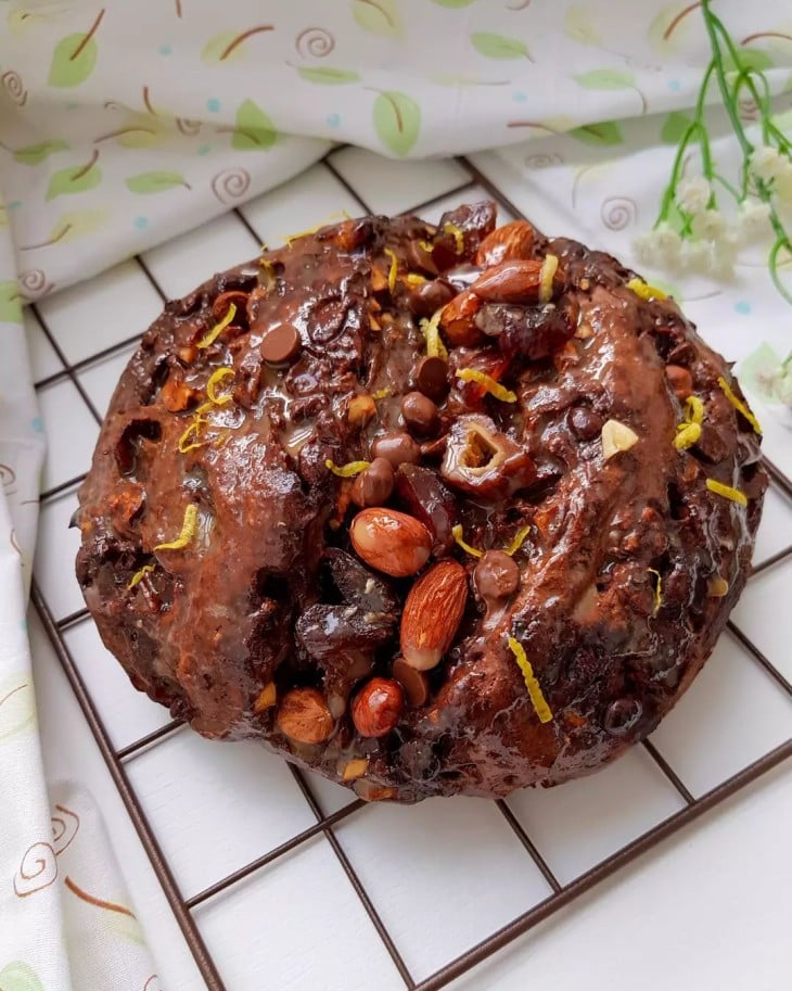 Pão de chocolate com castanhas