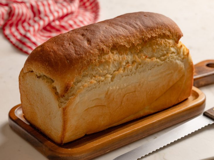 Pão de forma caseiro pronto para consumo.