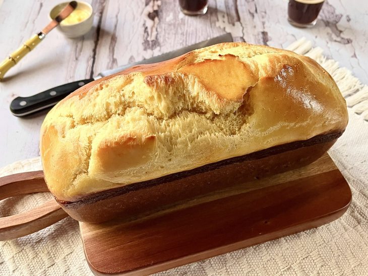 Pão de forma de liquidificador pronto para consumo.
