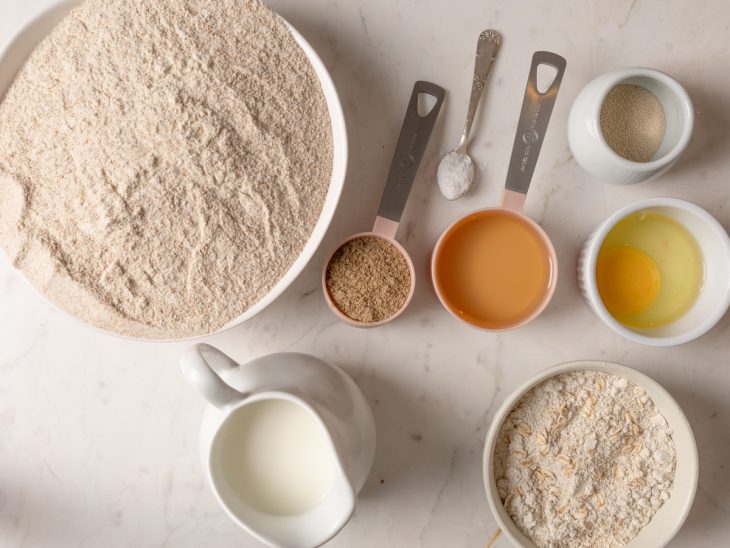 ingredientes para preparo de pão de forma integral.