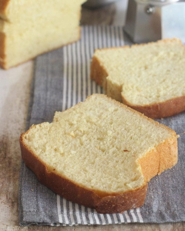 Pão de fubá com leite de coco