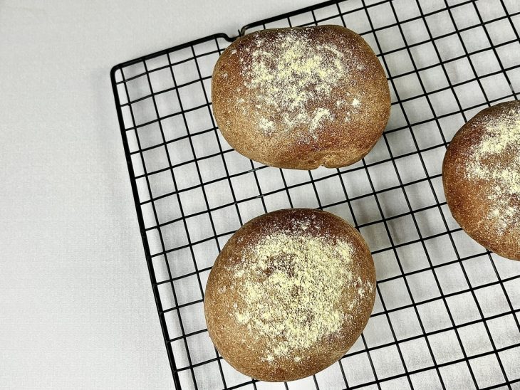 pão asutraliano para hambúrguer finalizado e assado.