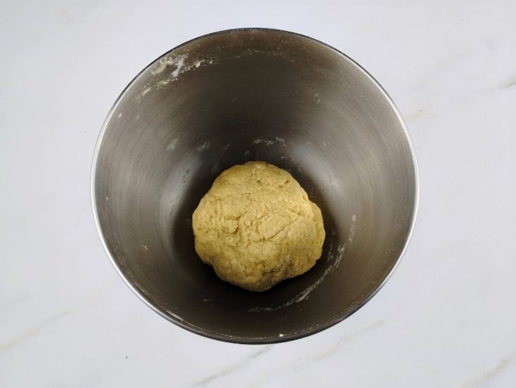 mistura base da massa de pão levemente misturada.