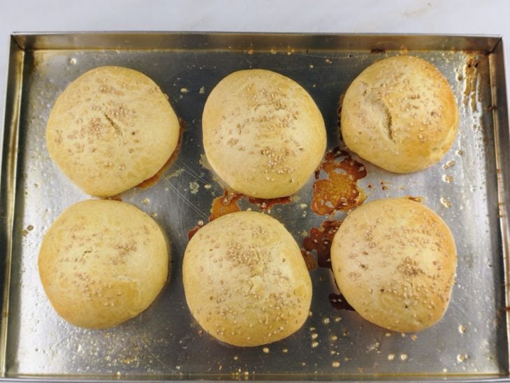 pães pré assados e crescidos.