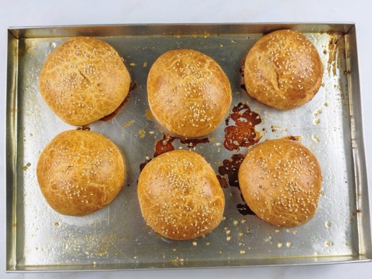 pães devidamente assados em coloração ideal.