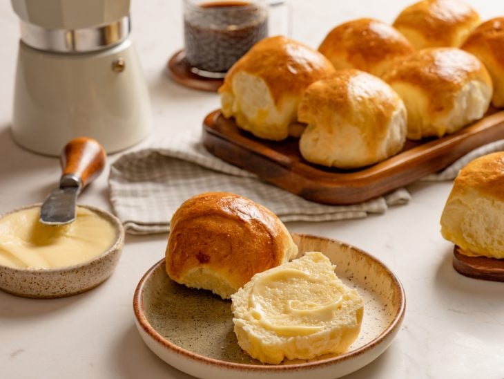 Pão de leite na air fryer pronto para consumo.