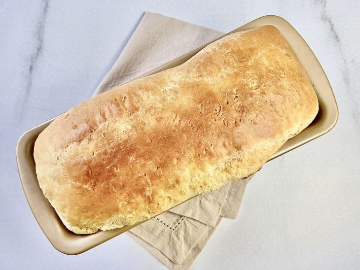 Pão assado fora do forno.